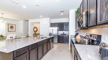 Apartment, Multiple Bedrooms | Private kitchen