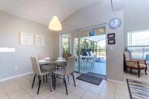 In-room dining - 8417 SKC (Kissimmee)