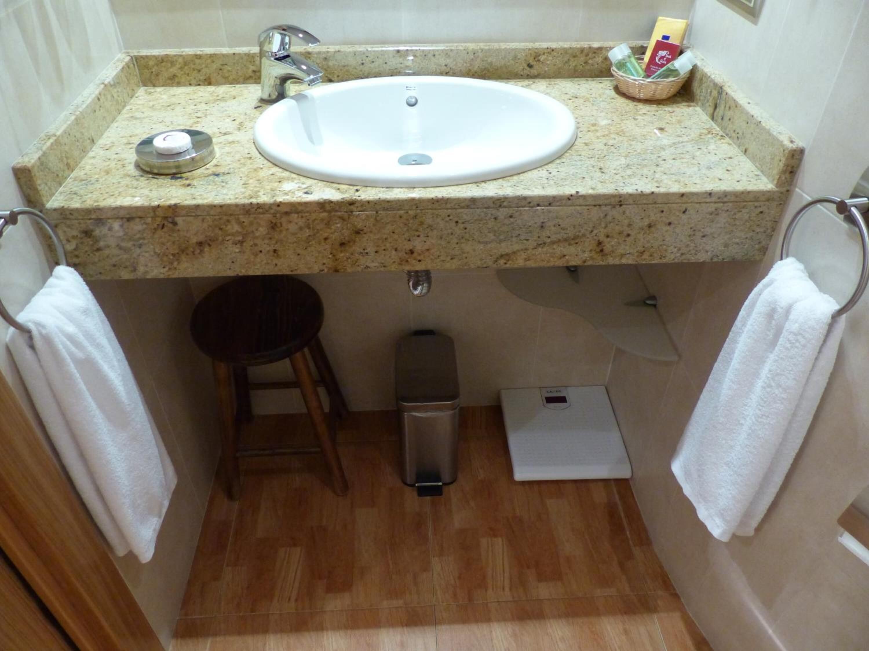 combined shower/bathtub, free toiletries, hair dryer, towels