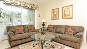 Apartment, Multiple Bedrooms | Living room