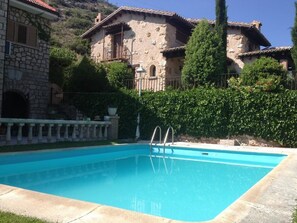 Seasonal outdoor pool, pool umbrellas, sun loungers