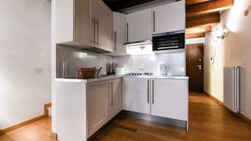 Departamento, 2 habitaciones | Cocineta privada | Refrigerador con congelador, microondas y parrilla de estufa