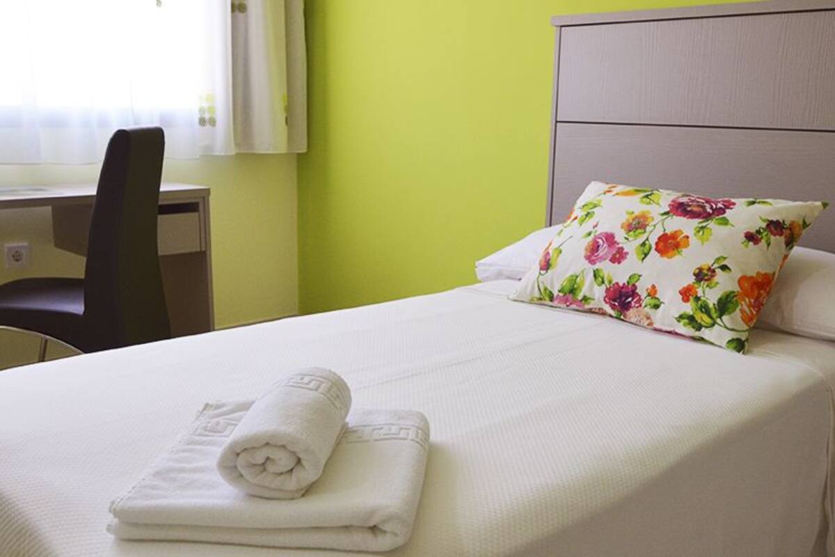 Double Room, 2 Single Beds
