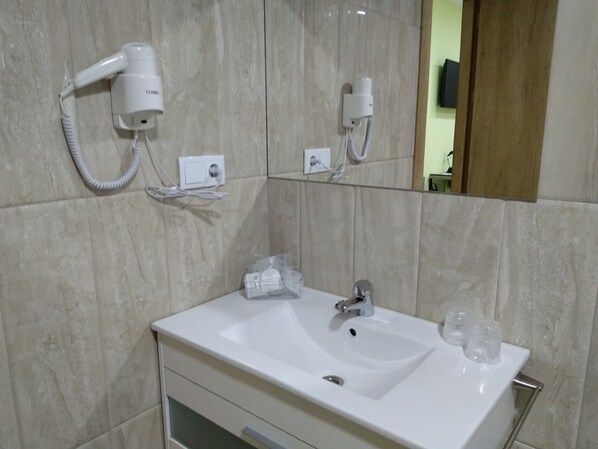 Suite | Bathroom