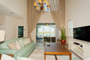 Living room - 4757 Kings Castle Circle (Kissimmee)