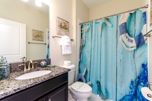 Apartment, Multiple Bedrooms | Bathroom - 1568TL (Davenport)