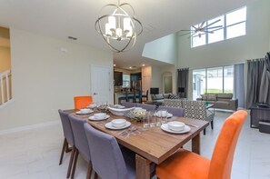 In-room dining - 1568TL (Davenport)