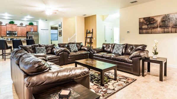 Apartment, Multiple Bedrooms | Living area