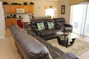 Huoneisto, useita makuuhuoneita | Olohuone | DVD-soitin