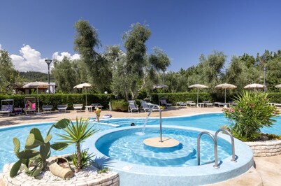 Detached Villa - Two Bedroom Villa, Sleeps 6
