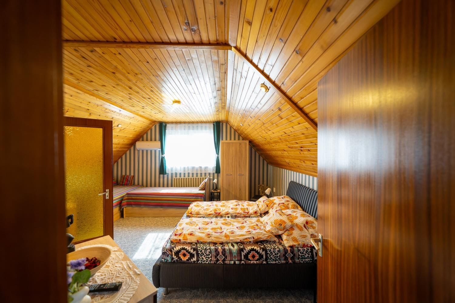 2 slaapkamers, geluiddichte muren, internet