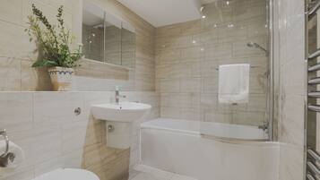 Deluxe Apartment, 2 Bedrooms, Kitchen | Bathroom