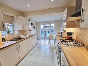 Deluxe Apartment, 1 Bedroom, Terrace | Private kitchen | Fridge, microwave, oven, stovetop