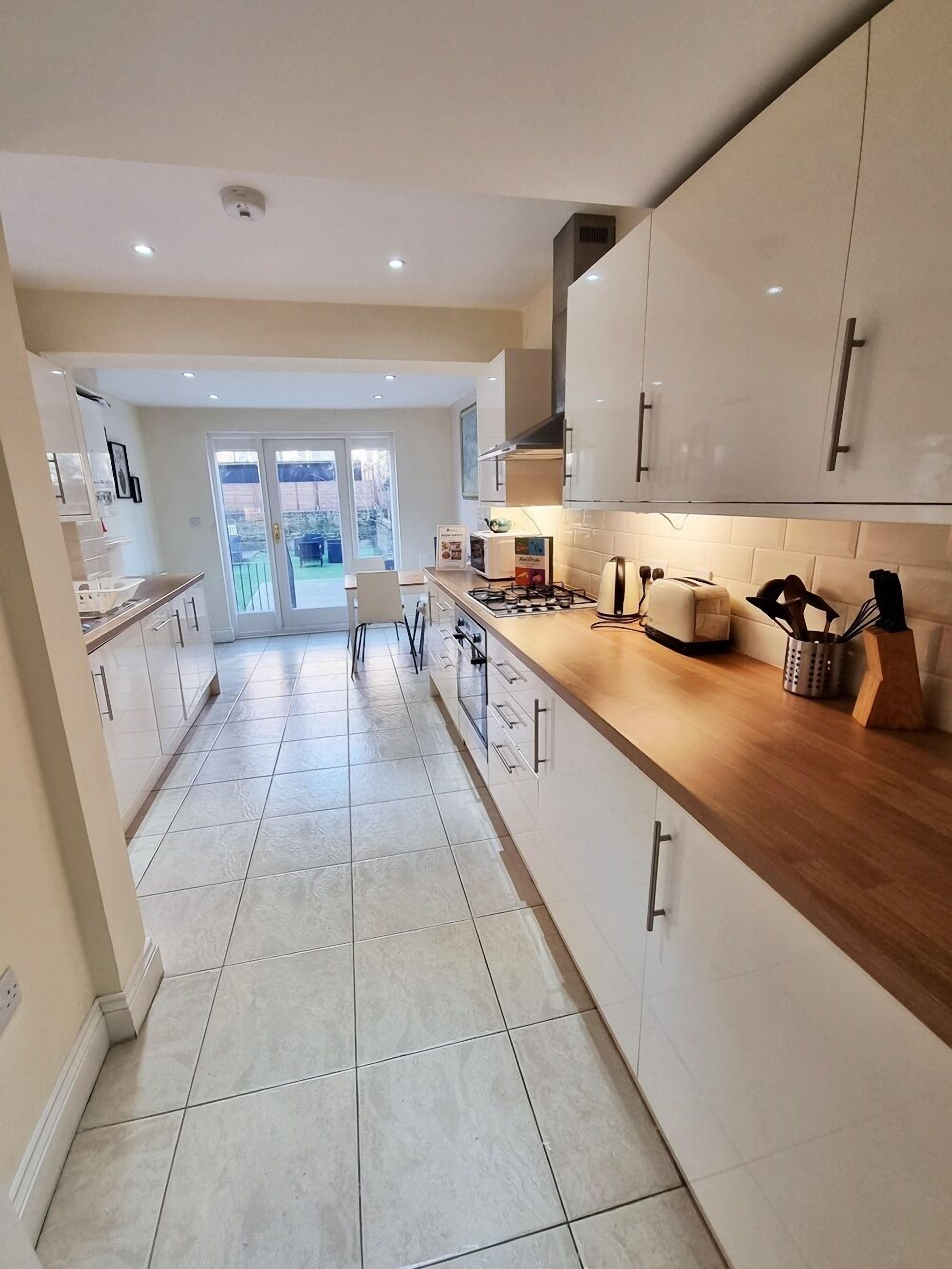 Apartament Deluxe, 1 dormitori, terrassa | Espai de treball apte per a portàtils i planxa i posts de planxar 