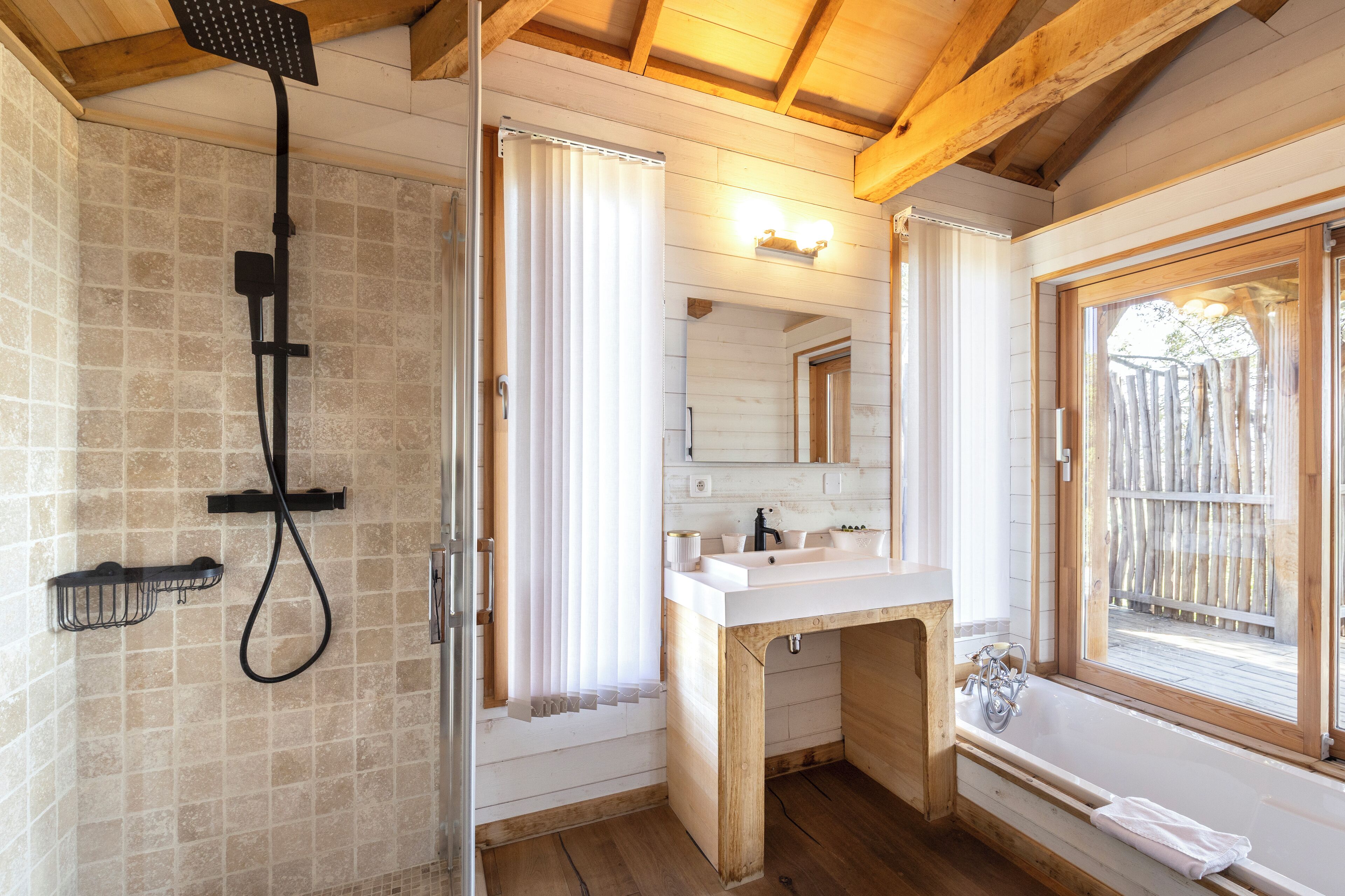 Room | Bathroom | Separate tub and shower, rainfall showerhead, free toiletries
