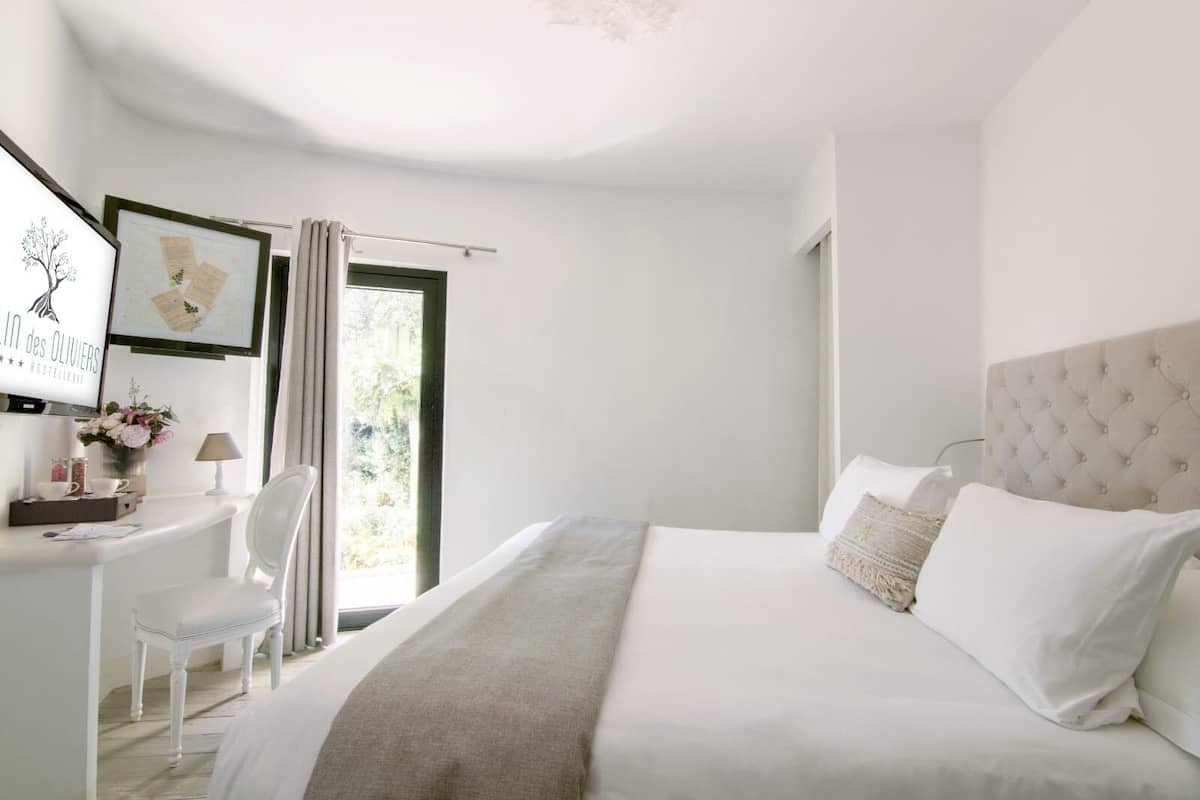 1 bedroom, premium bedding, minibar, in-room safe