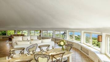 Private Apartment Le Pigeonnier | Premium bedding, minibar, in-room safe, individually decorated