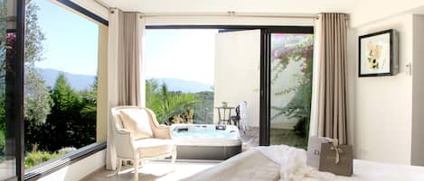 1 bedroom, premium bedding, minibar, in-room safe