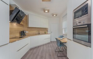 Fridge, microwave, stovetop, dishwasher