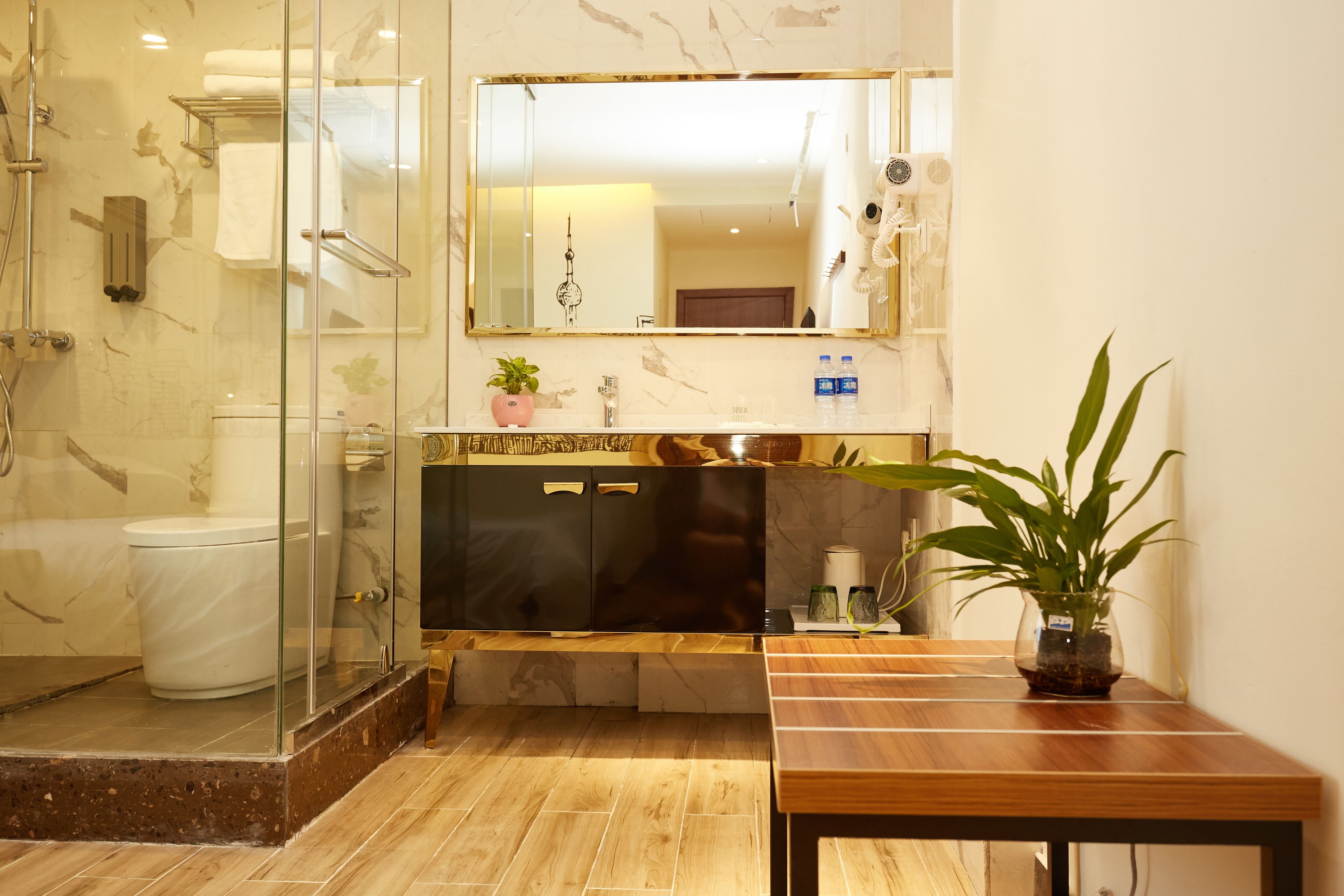 Superior Double Room | Bathroom | Shower, hair dryer, slippers, towels