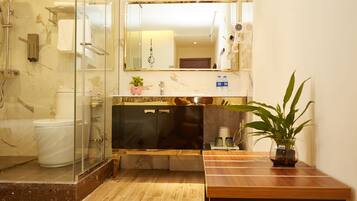 Superior Double Room | Bathroom | Shower, hair dryer, slippers, towels