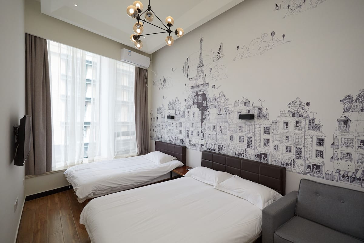 Kamar Triple Comfort | Tirai kedap cahaya dan Wi-Fi gratis