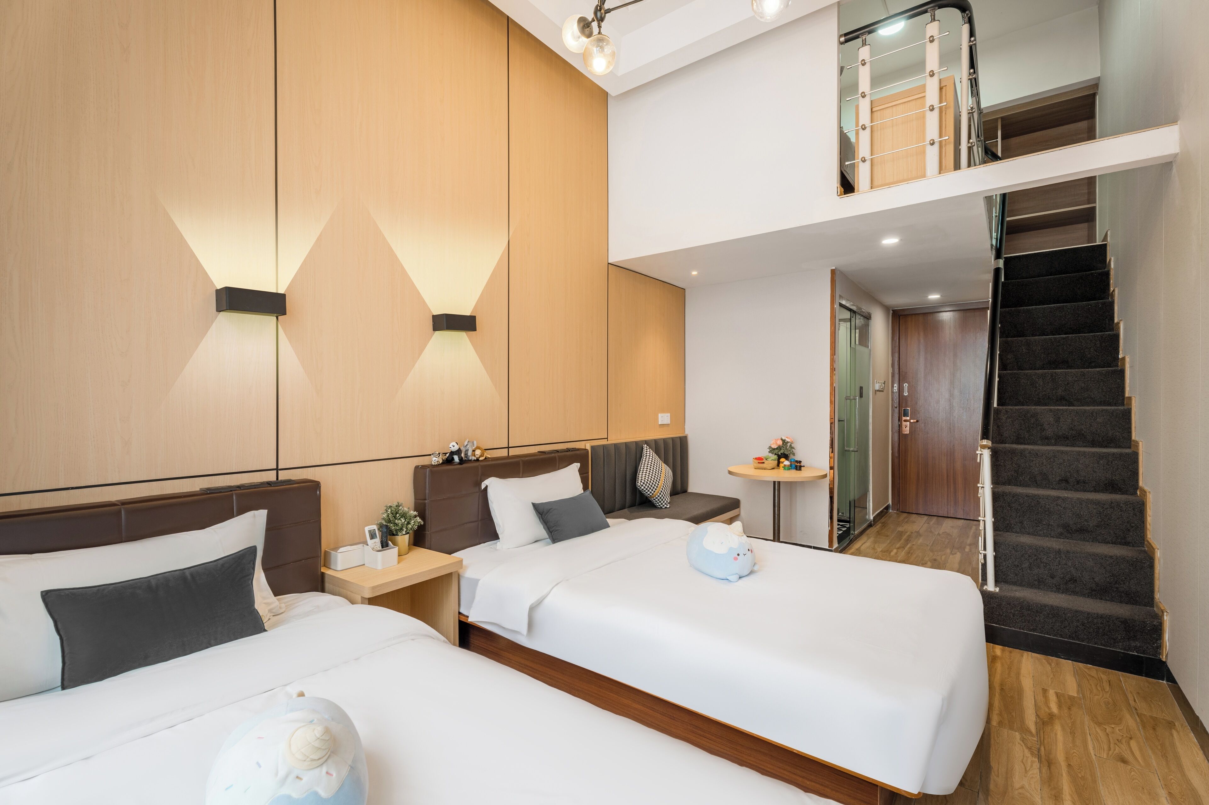 Family Room (A) | Blackout drapes, free WiFi