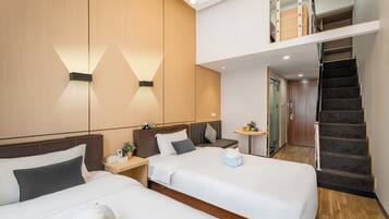 Family Room (A) | Blackout drapes, free WiFi