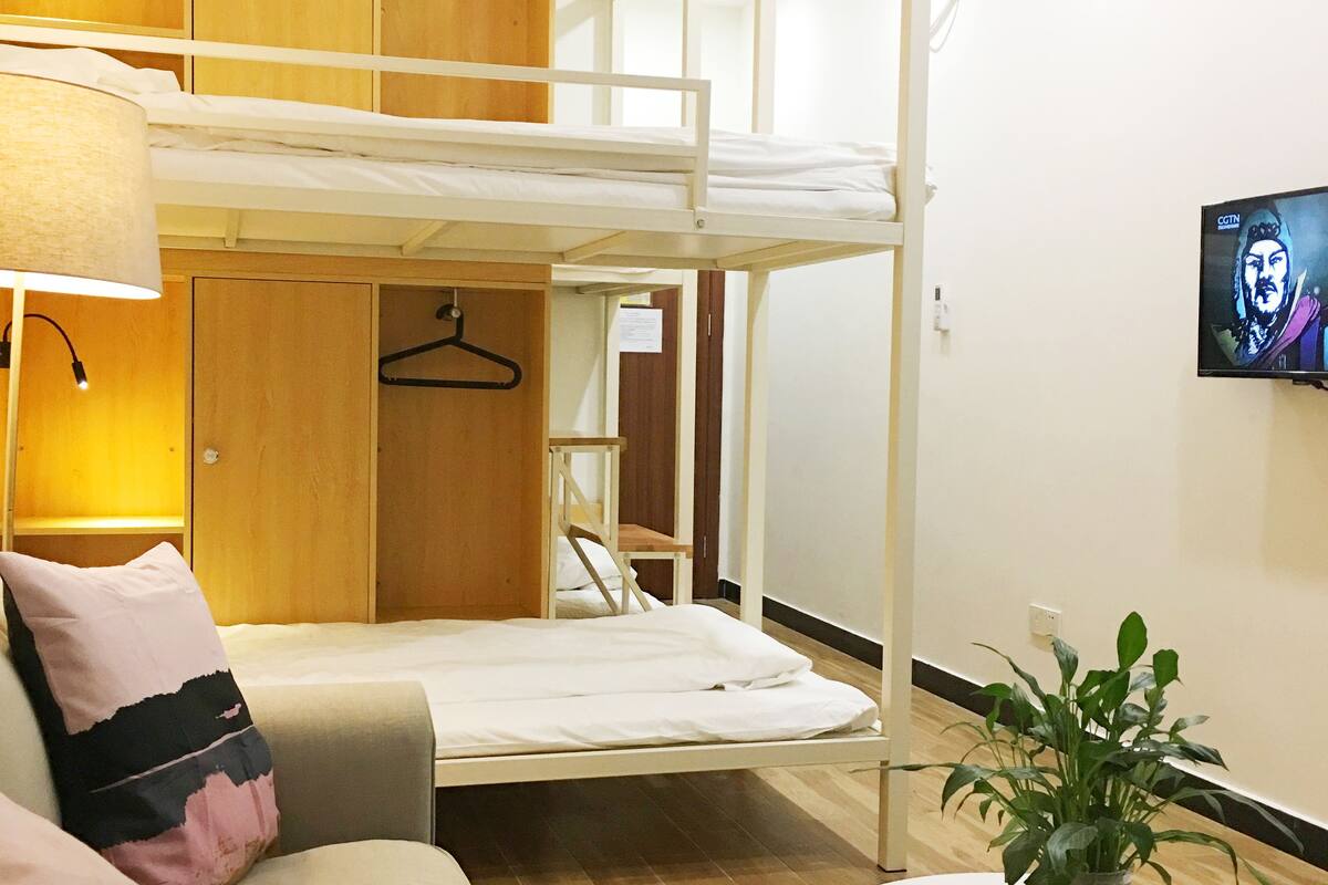 Kamar Keluarga | Tirai kedap cahaya dan Wi-Fi gratis