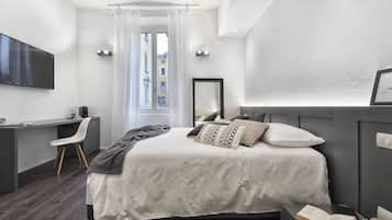 Quarto, 1 quarto (Suite Travel) | 1 quarto, roupas de cama premium, escrivaninha