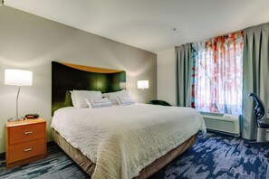 Premium bedding, pillowtop beds, individually decorated - Fairfield Inn & Suites by Marriott Decatur at Decatur Conference Center (Decatur)