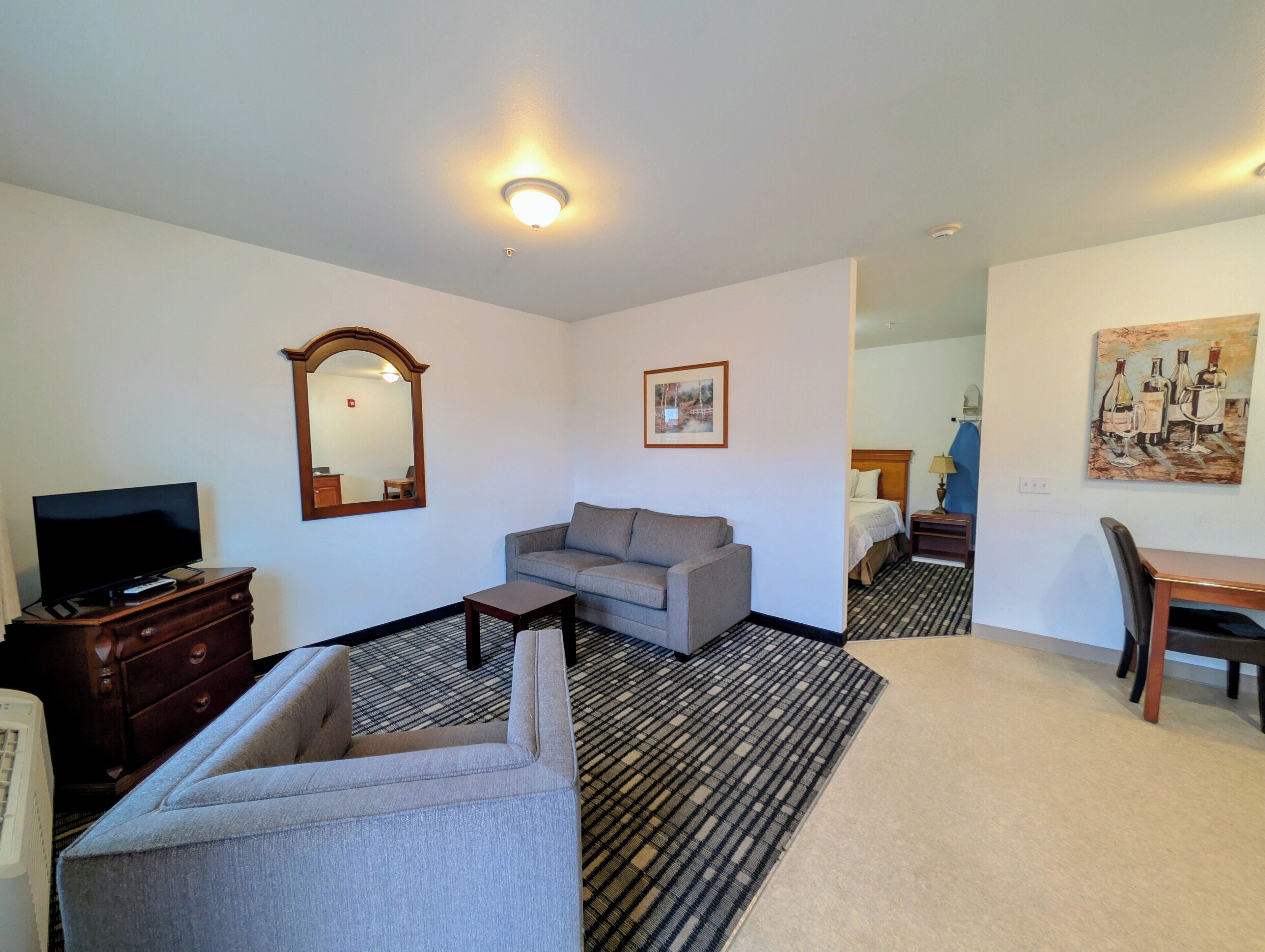 Rideaux occultants, fer et planche à repasser, Wi-Fi gratuit