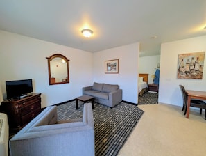 Suite, 1 queensize bed, keuken (Pet Friendly) | Verduisterende gordijnen, een strijkplank/strijkijzer, gratis wifi