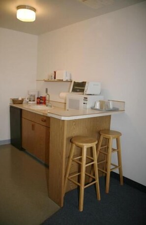 Micro-ondes, cafetière/bouilloire