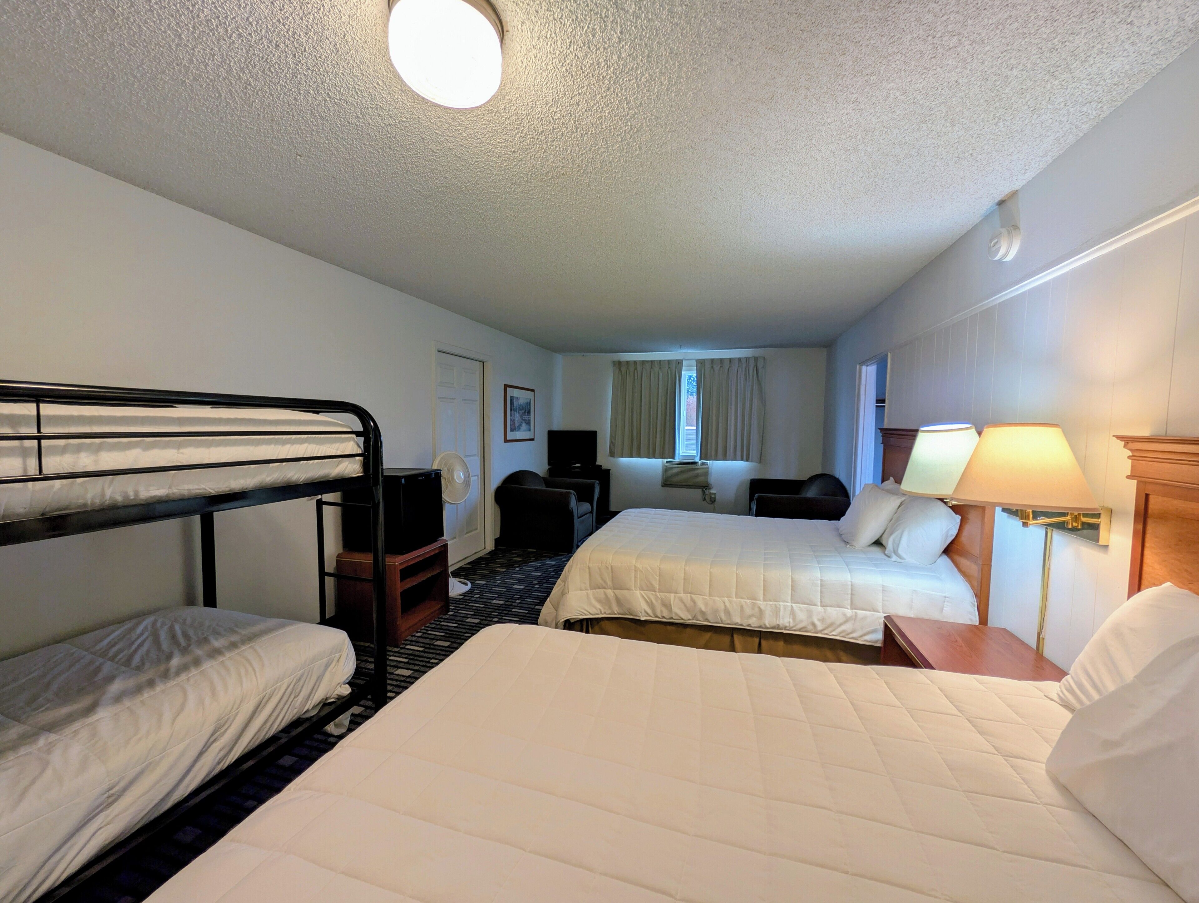 Room, 1 Bedroom | Blackout drapes, iron/ironing board, free WiFi, bed sheets