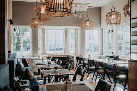 包含每日自助早餐