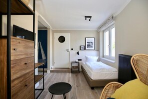 スタンダード シングルルーム | 高級寝具、セーフティボックス (室内)、WiFi (無料)、客室ごとに異なる装飾