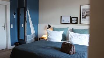 Comfort-Doppelzimmer | Hochwertige Bettwaren, Zimmersafe, individuell dekoriert