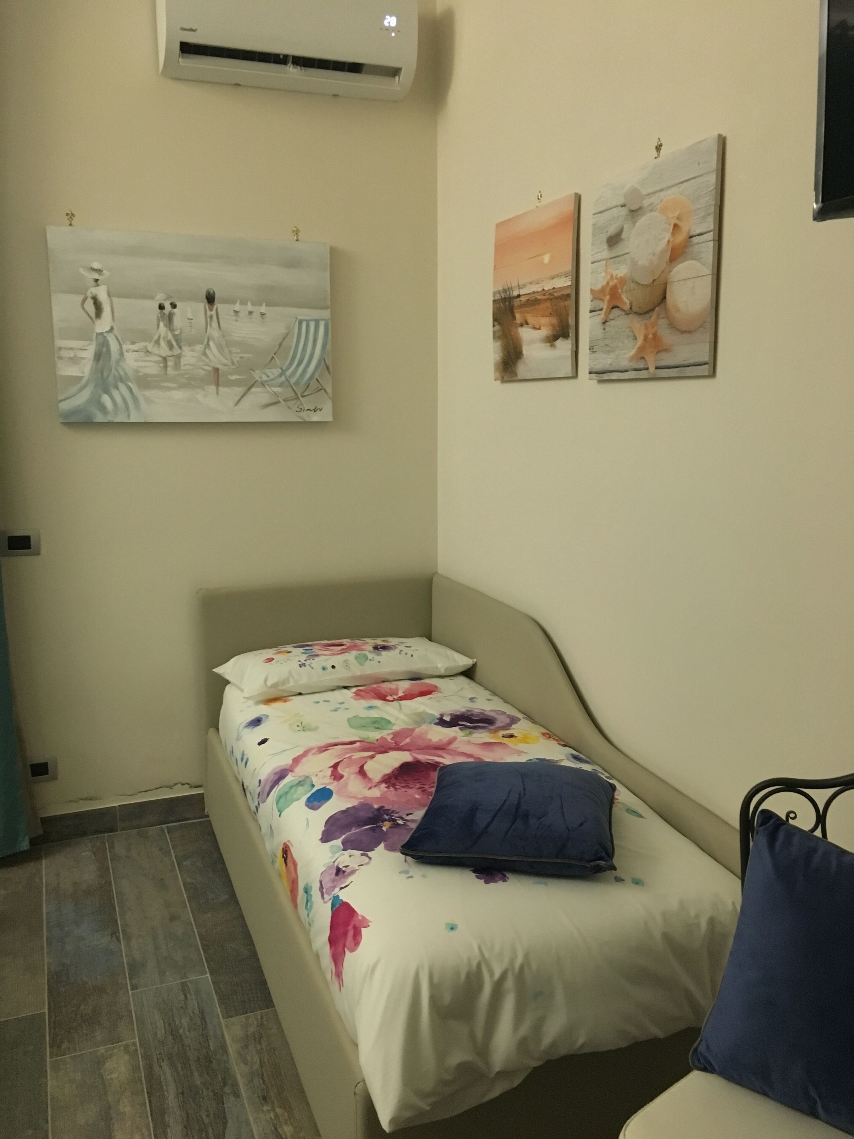 Phòng 3 Deluxe, phù hợp cho người khuyết tật, quang cảnh đồi núi | Minibar, két bảo mật tại phòng, bàn, phòng cách âm 