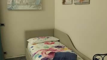 Quarto triplo luxo, acessível, vista para a colina | Frigobar, cofres nos quartos, escrivaninha, quartos à prova de som