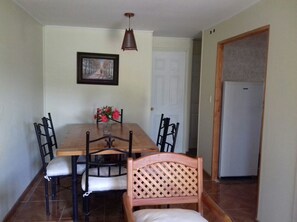 In-room dining - Casa en Pucon 1180 (Pucón)