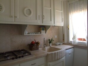 Fridge, microwave, dishwasher, coffee/tea maker