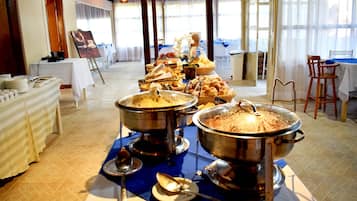Free daily breakfast