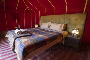 Double Tent, Shared Bathroom | Bed sheets - Erg Chegaga Standard Camp (M'Hamid El Ghizlane)