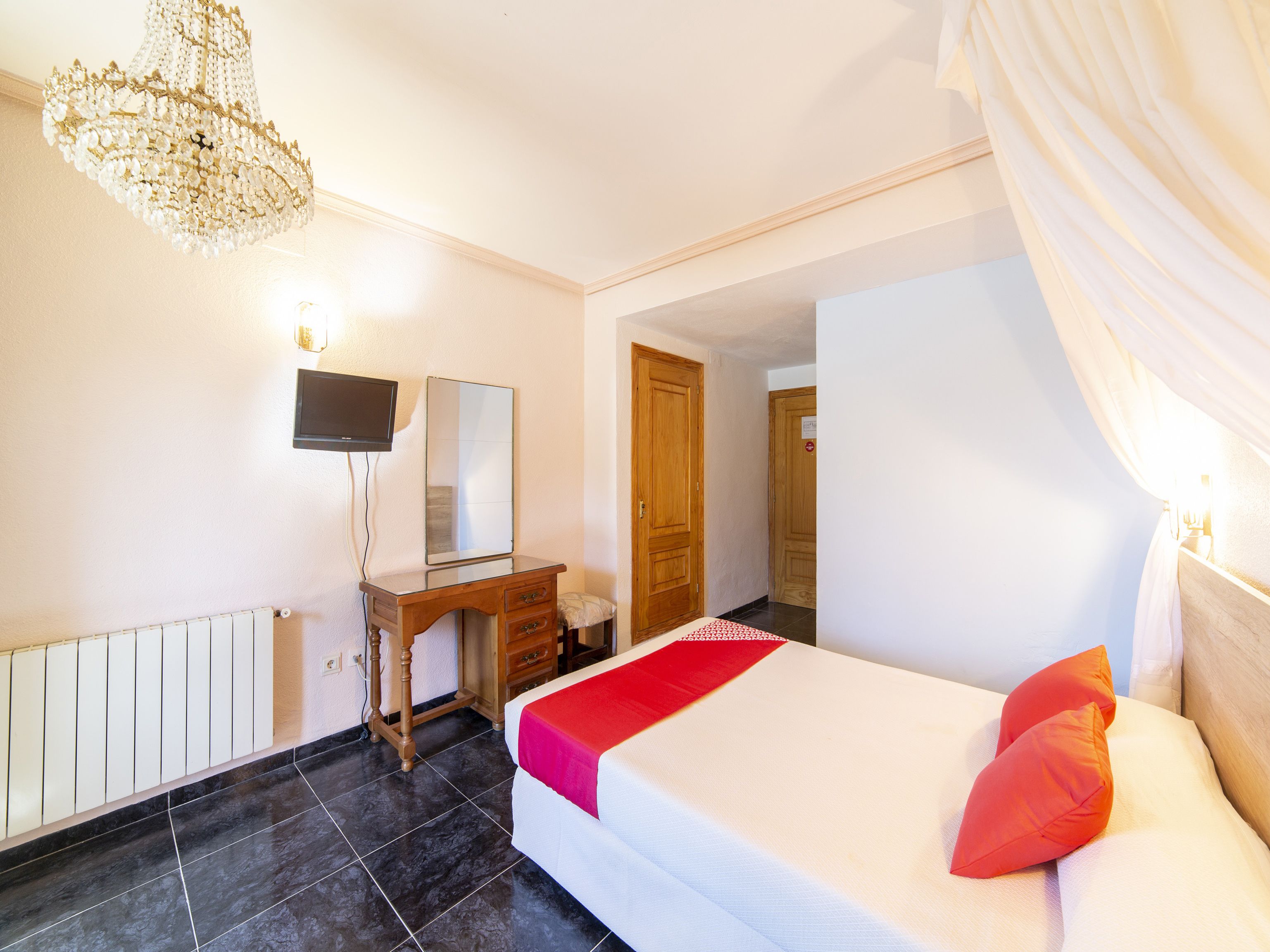 Quarto casal | Escrivaninha, Wi-Fi de cortesia, roupa de cama