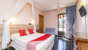 Habitación doble | Escritorio, wifi gratis, ropa de cama