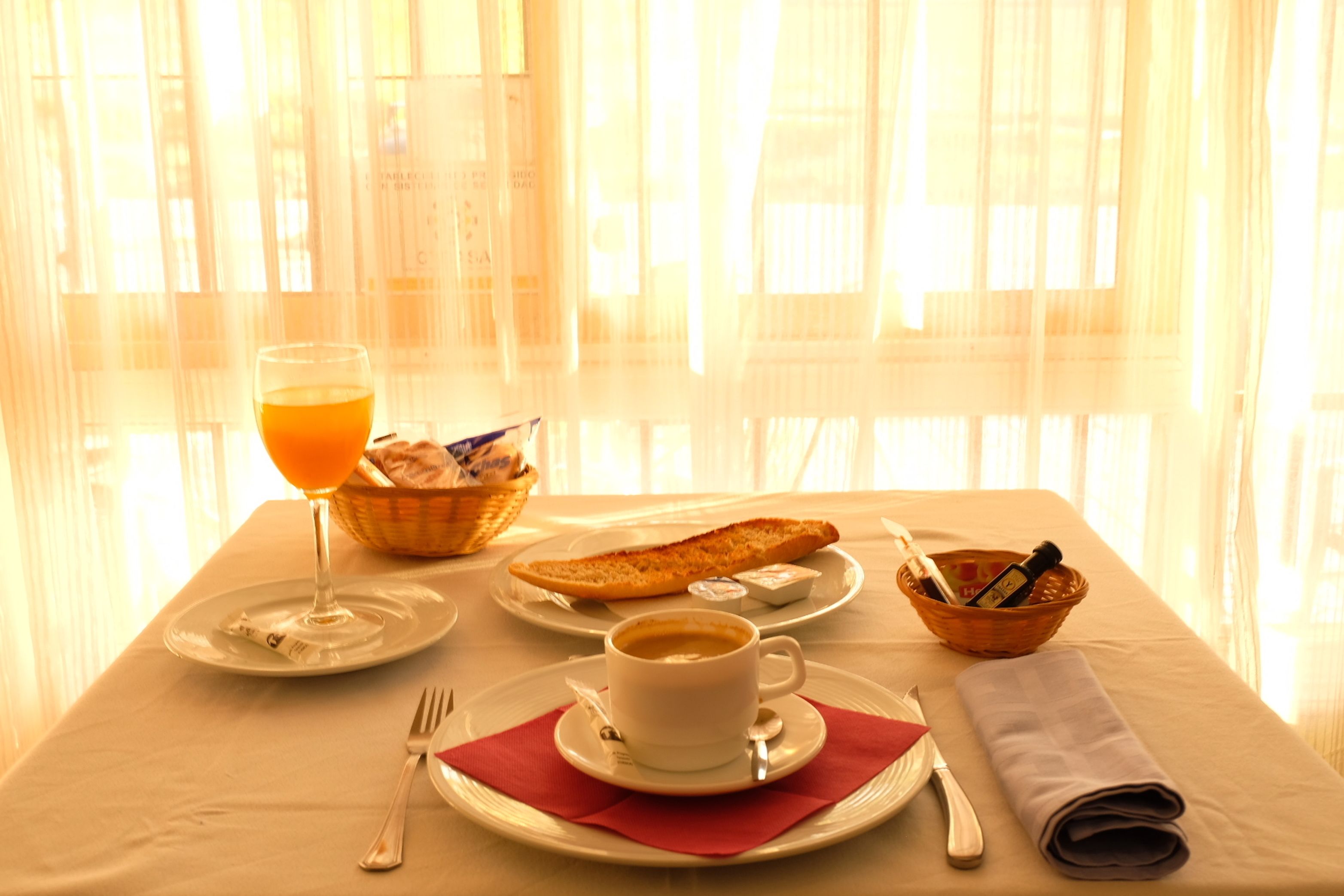 Daily cooked-to-order breakfast (EUR 10 per person)