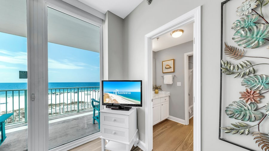 Lighthouse Condos by Hosteeva