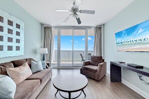 Appart'hôtel Familial, 3 chambres, balcon, vue océan | Salle de séjour