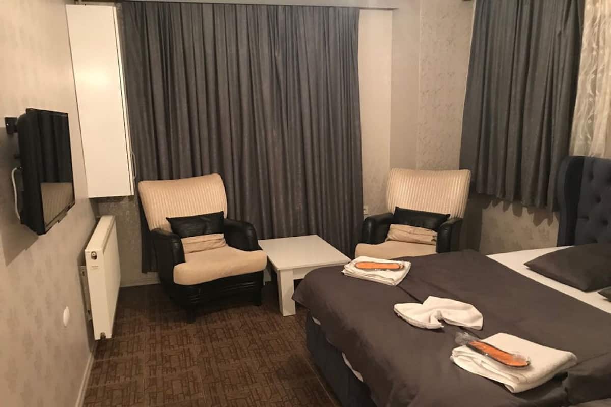 Ropa de cama de alta calidad, sistema de insonorización y wifi gratis